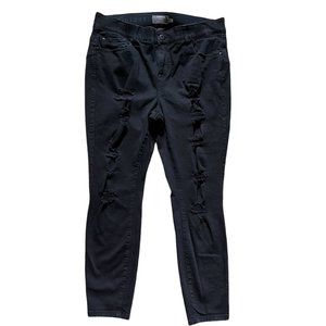 Torrid Distressed Black Bombshell Skinny SZ 16S with 27" Inseam